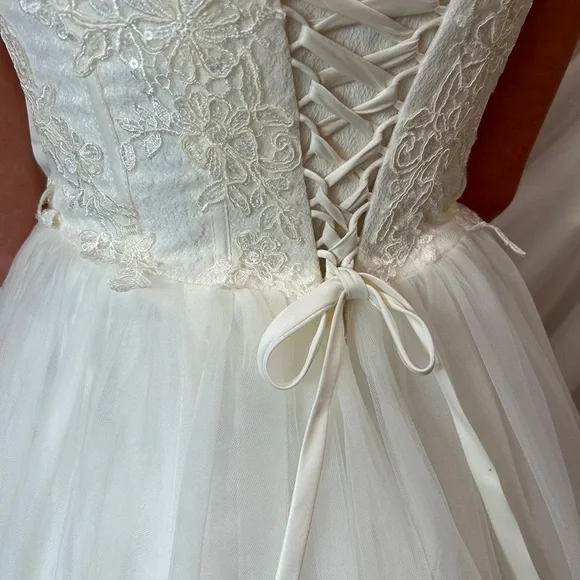 David’s Bridal Gown Wedding Dress Lace Corset Tulle Princess style size 2 ivory - Picture 5 of 16